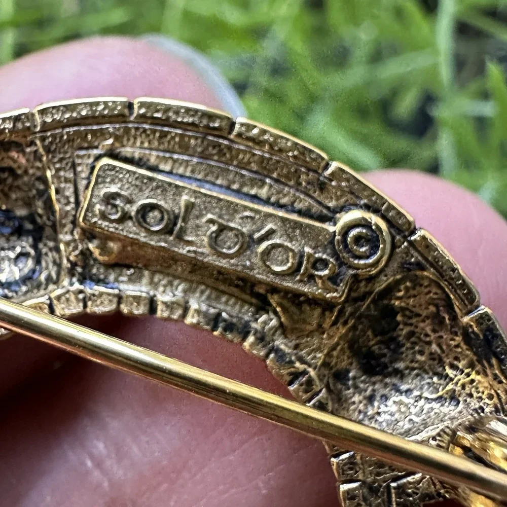 Sol D'or Celtic Claddagh Ireland Brooch Pin 1 5/8 Inch Multi Acrylic Gold‎ Tone